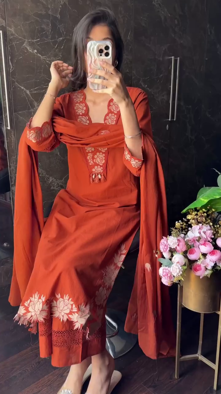 Women Ethnic Motifs Printed Kurta with Trousers & Dupatta