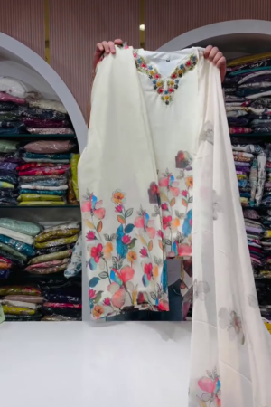 Women Floral Embroidered Kurta with Palazzos & Dupatta